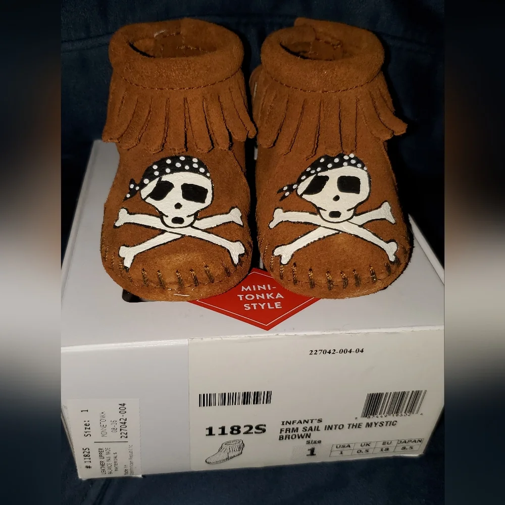Minnetonka Baby Leather Booties Sz 1 (3-6 months) NWT - Picture 1 of 4